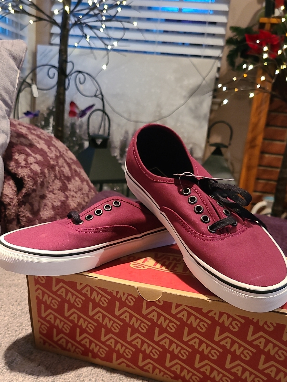 Vans Burgundy Canvas Low-Top Sneakers Mens 8 - Womans 9.5